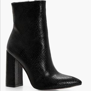 BooHoo Black Snake print booties. Size 7. New